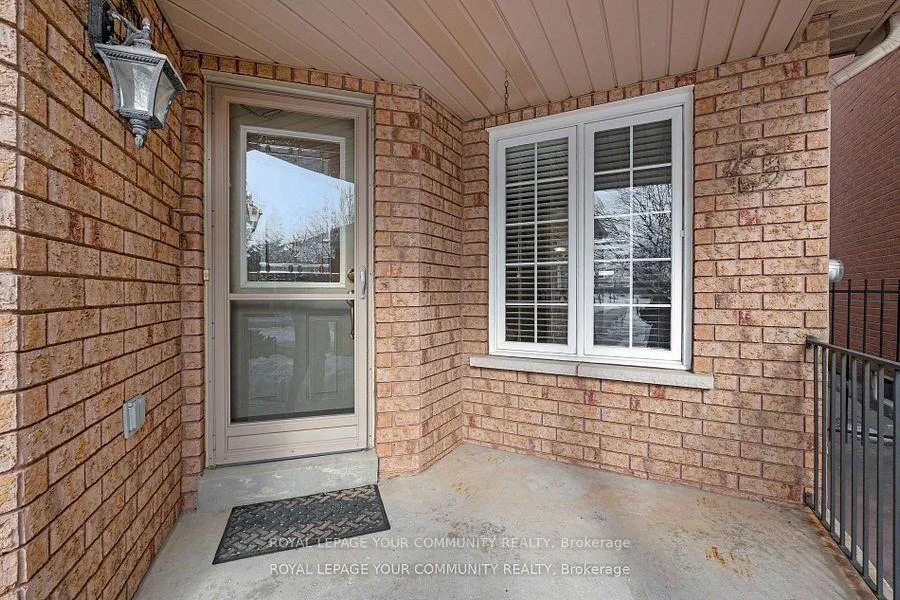 Photo 3 of 98 Sylwood Crescent, Vaughan, Maple — HOMEH