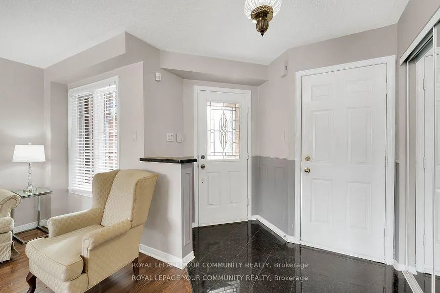 Photo 6 of 98 Sylwood Crescent, Vaughan, Maple — HOMEH