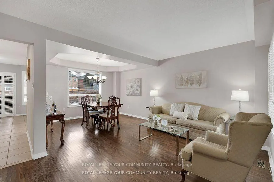 Photo 7 of 98 Sylwood Crescent, Vaughan, Maple — HOMEH