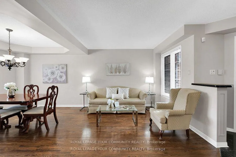 Photo 8 of 98 Sylwood Crescent, Vaughan, Maple — HOMEH