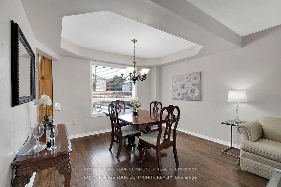 Photo 9 of 98 Sylwood Crescent, Vaughan, Maple — HOMEH
