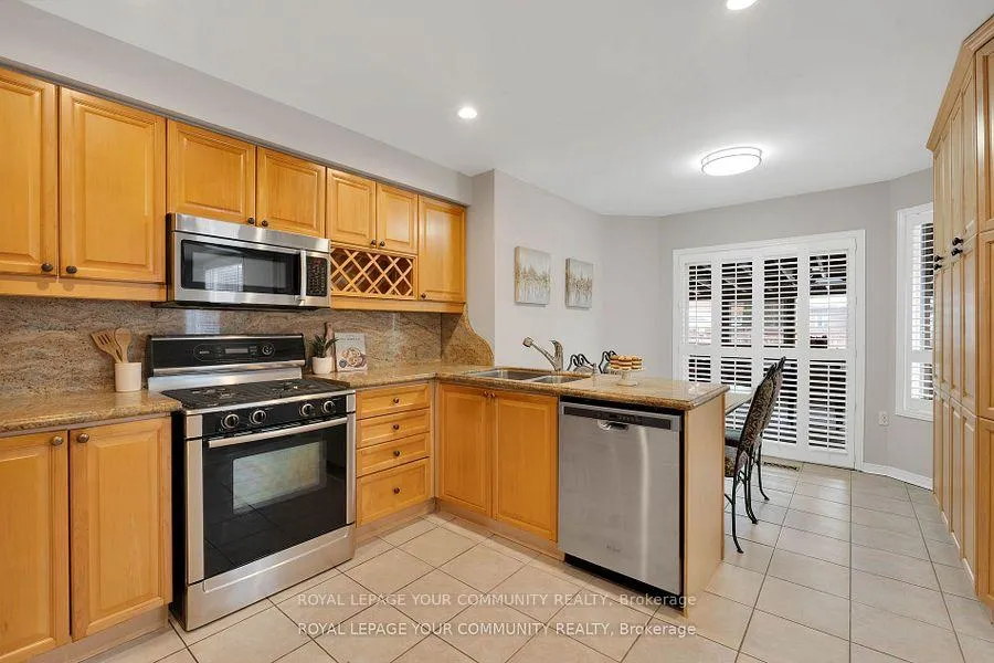 Photo 12 of 98 Sylwood Crescent, Vaughan, Maple — HOMEH