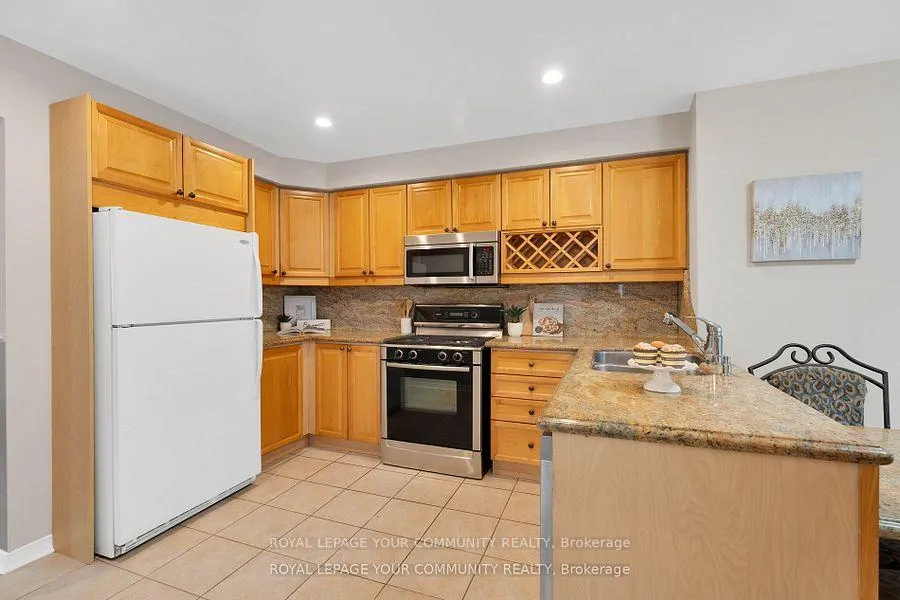 Photo 13 of 98 Sylwood Crescent, Vaughan, Maple — HOMEH