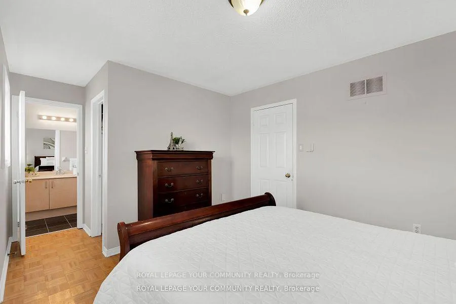 Photo 22 of 98 Sylwood Crescent, Vaughan, Maple — HOMEH