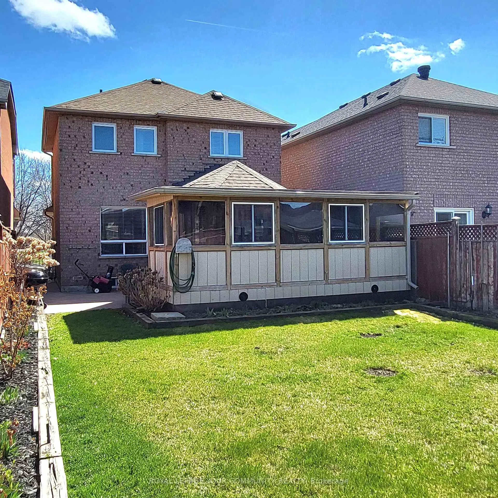 Photo 37 of 98 Sylwood Crescent, Vaughan, Maple — HOMEH