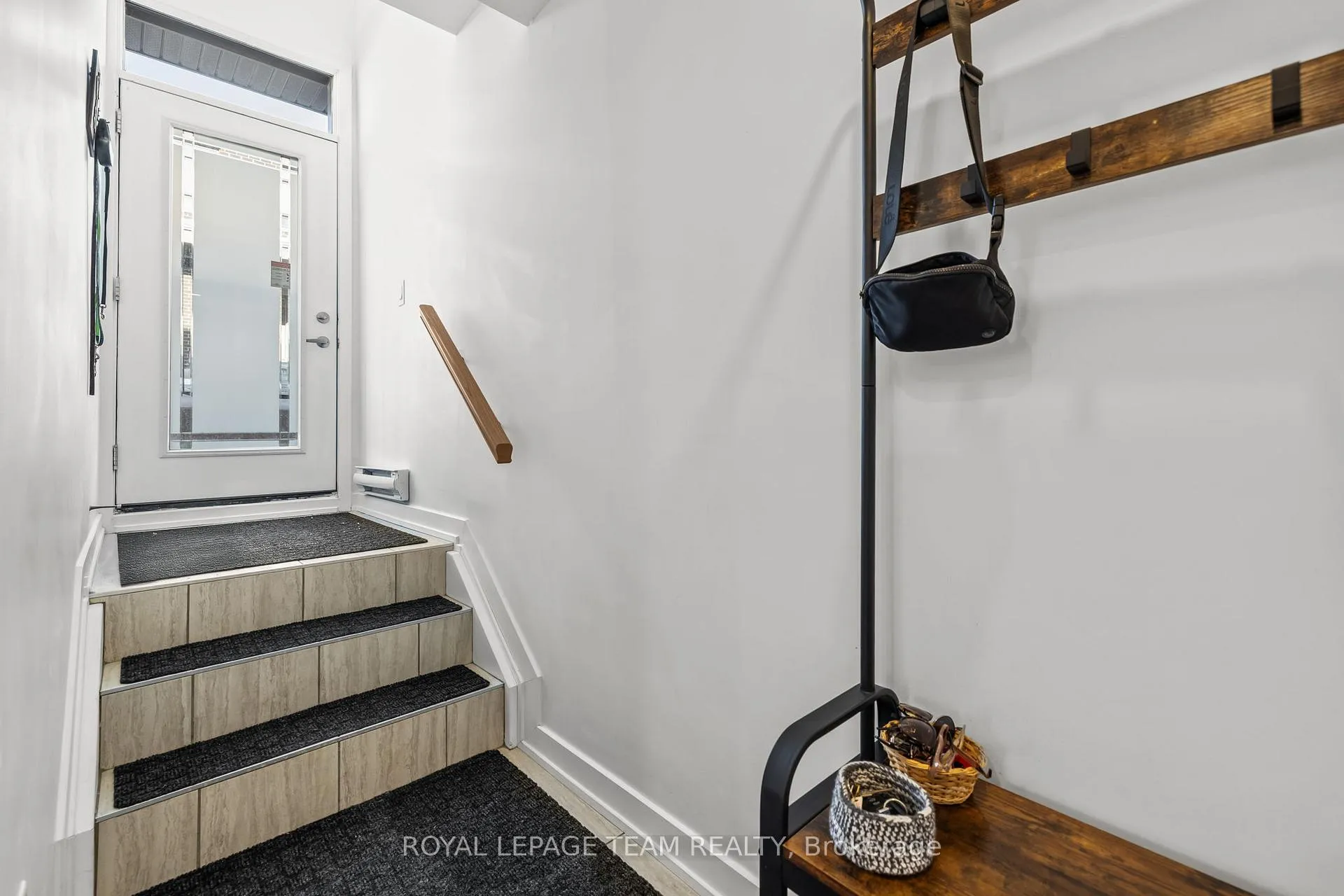 Photo 3 of 213 Big Sky Private, Ottawa, Leitrim — HOMEH