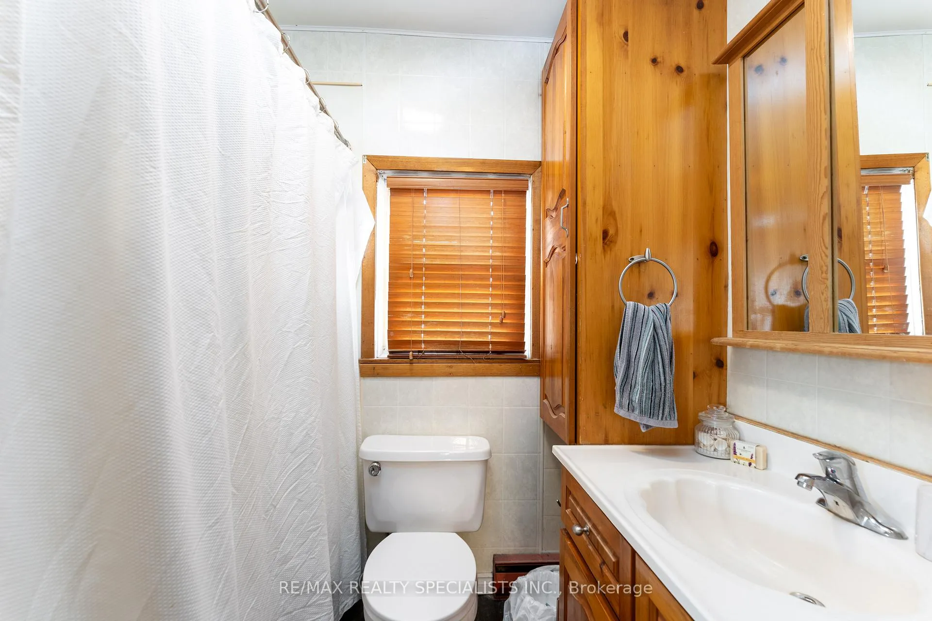 Photo 13 of 331 Annapolis Avenue, Oshawa, McLaughlin — HOMEH