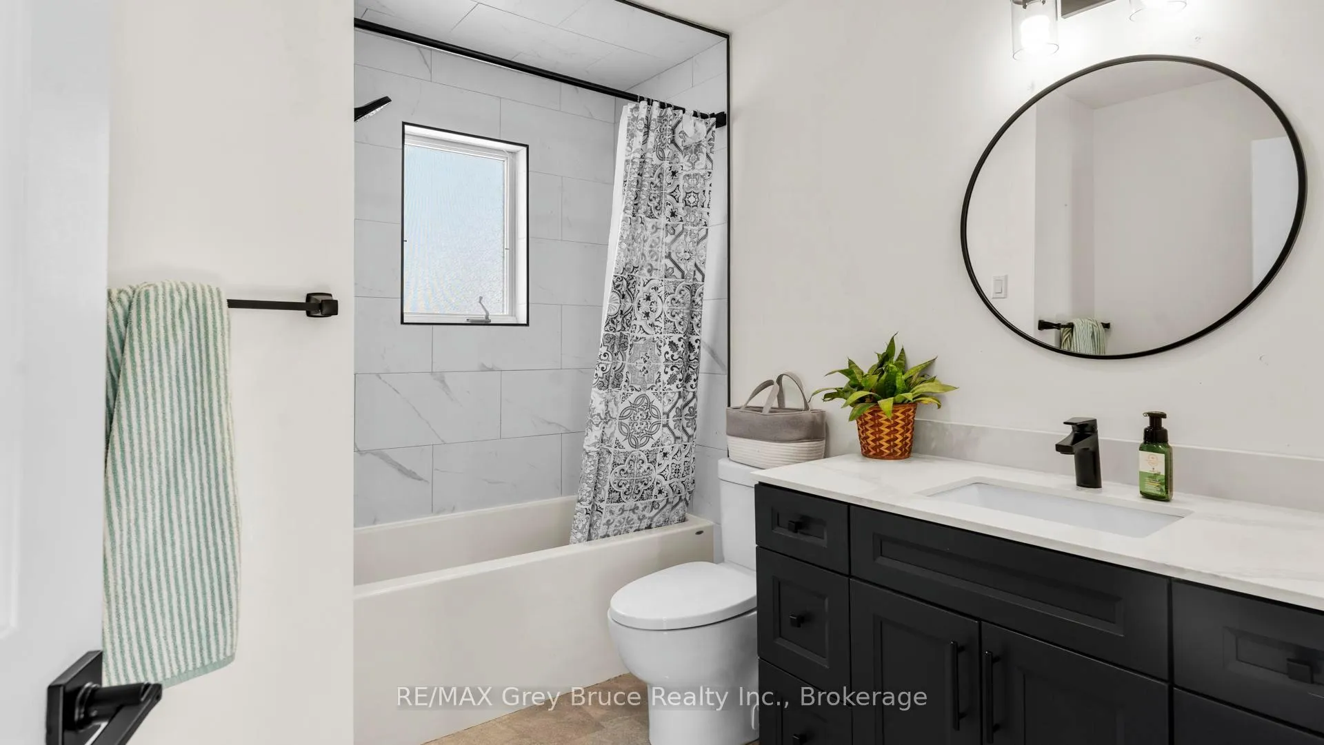 Photo 19 of 17 Bradley Street, Arran-Elderslie — HOMEH