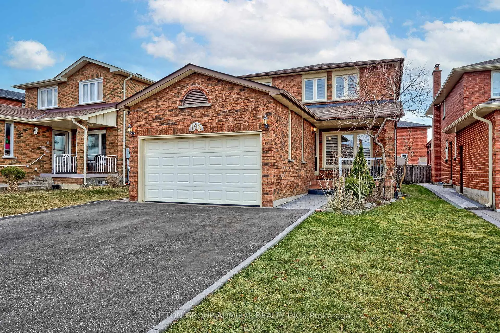 Photo 2 of 143 Adrianno Crescent, Vaughan, East Woodbridge — HOMEH