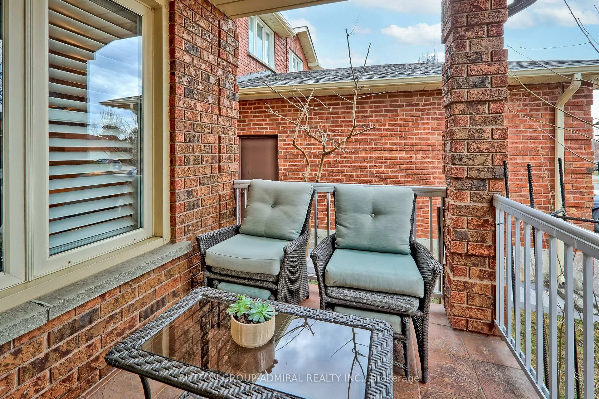 Photo 3 of 143 Adrianno Crescent, Vaughan, East Woodbridge — HOMEH