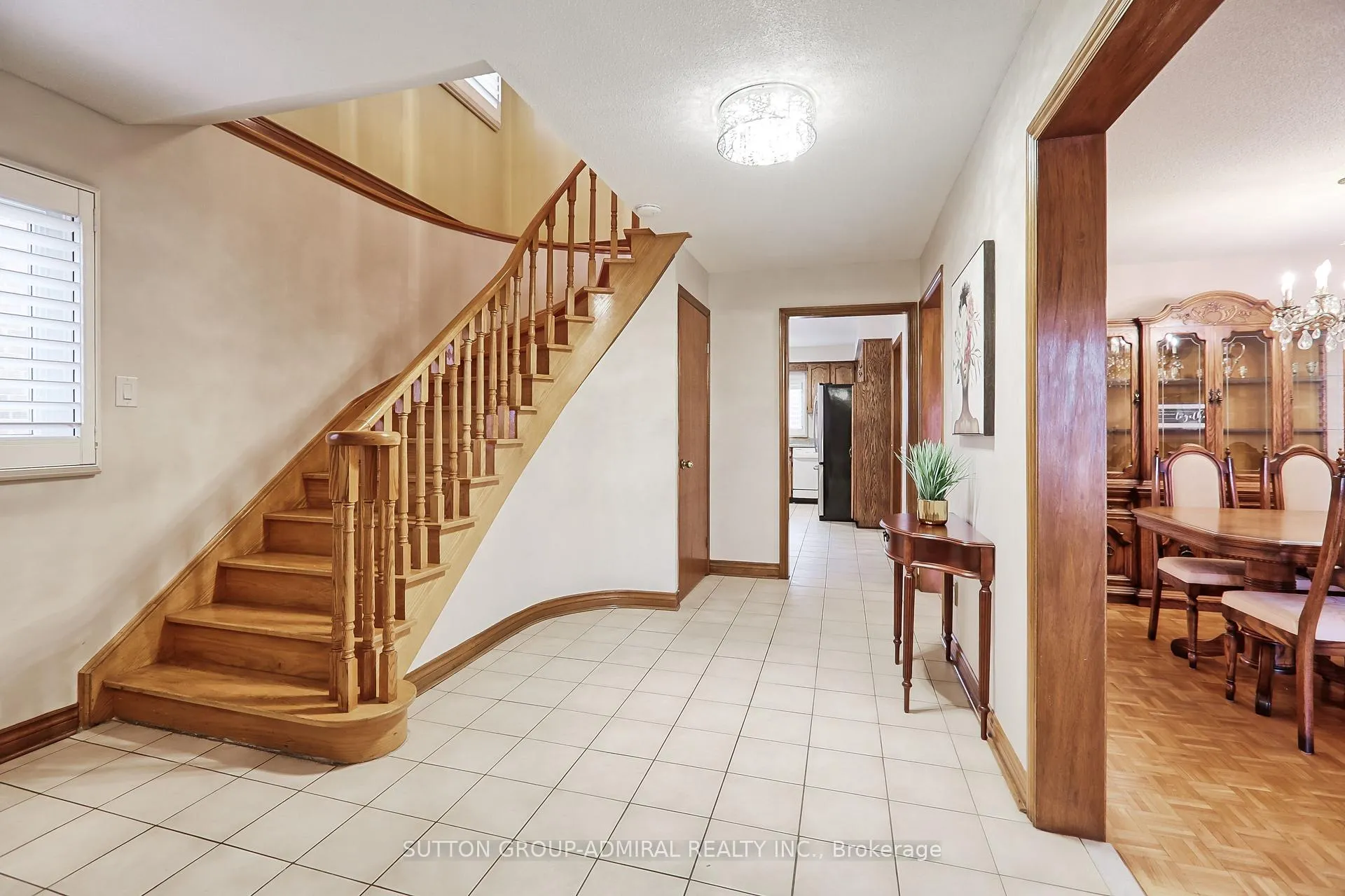 Photo 4 of 143 Adrianno Crescent, Vaughan, East Woodbridge — HOMEH