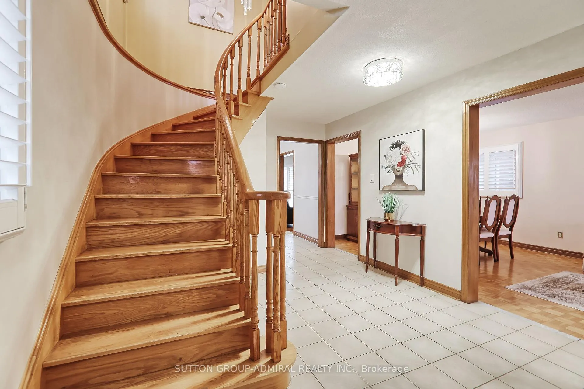 Photo 5 of 143 Adrianno Crescent, Vaughan, East Woodbridge — HOMEH