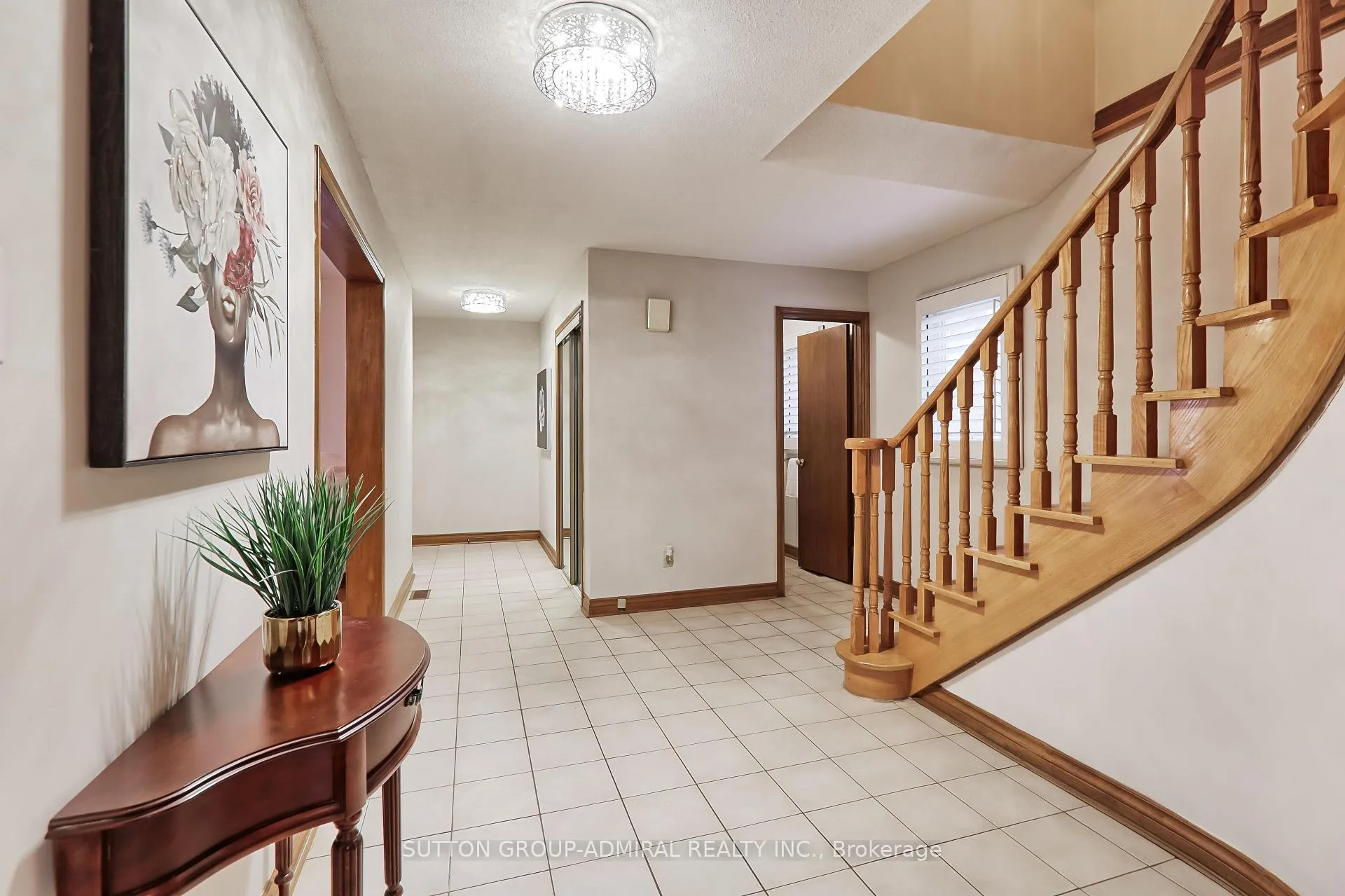 Photo 6 of 143 Adrianno Crescent, Vaughan, East Woodbridge — HOMEH