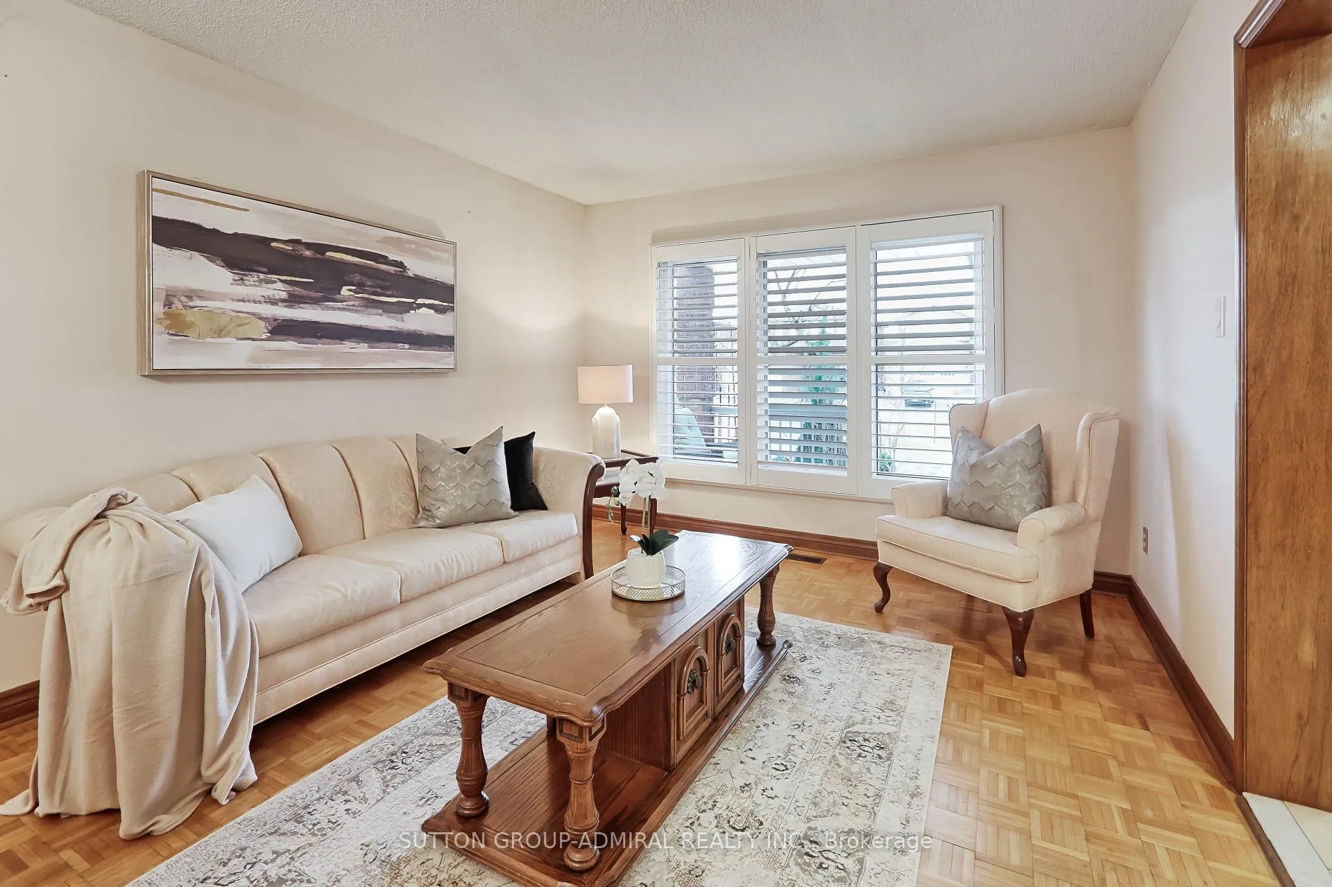 Photo 7 of 143 Adrianno Crescent, Vaughan, East Woodbridge — HOMEH