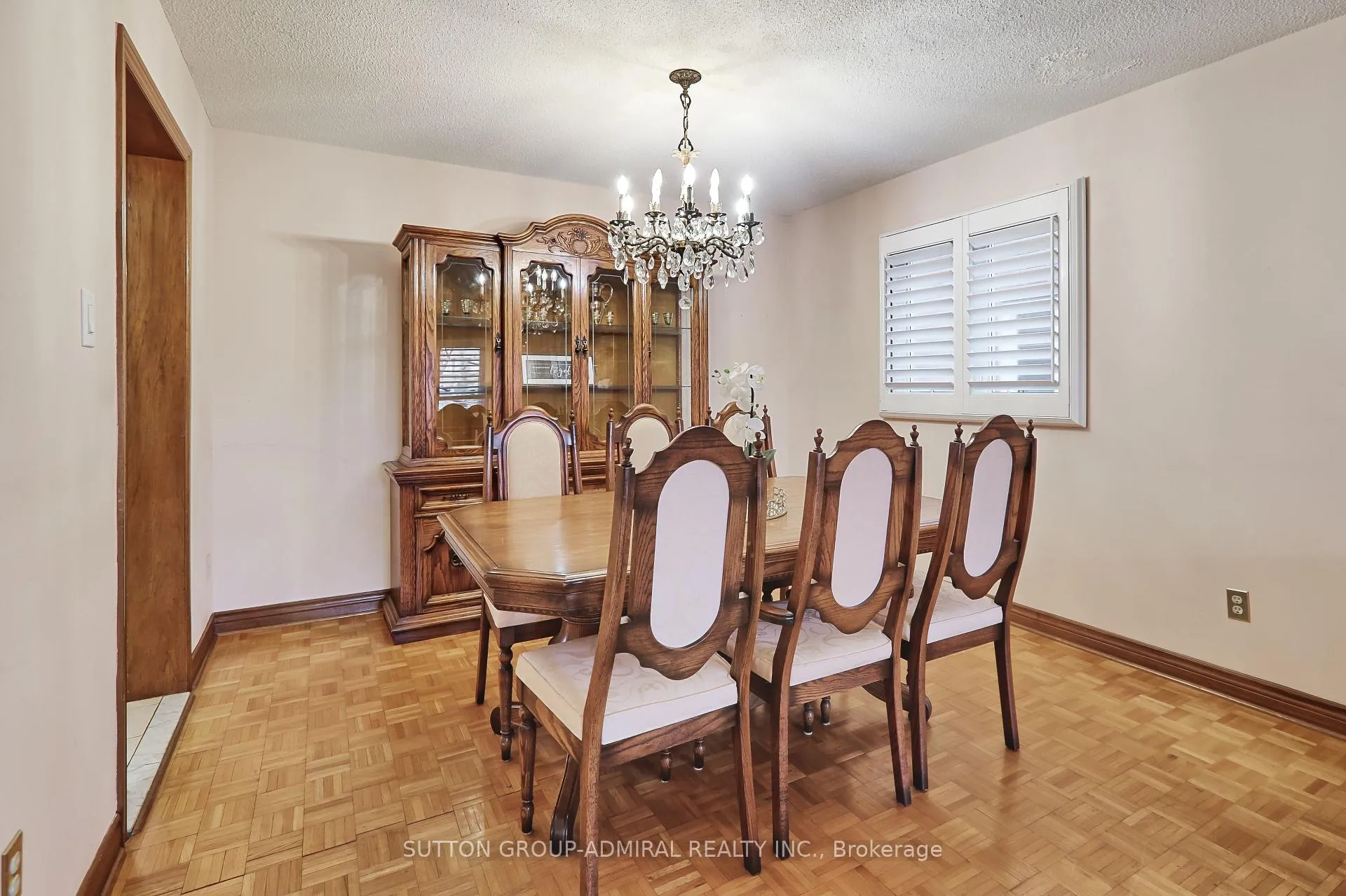 Photo 9 of 143 Adrianno Crescent, Vaughan, East Woodbridge — HOMEH