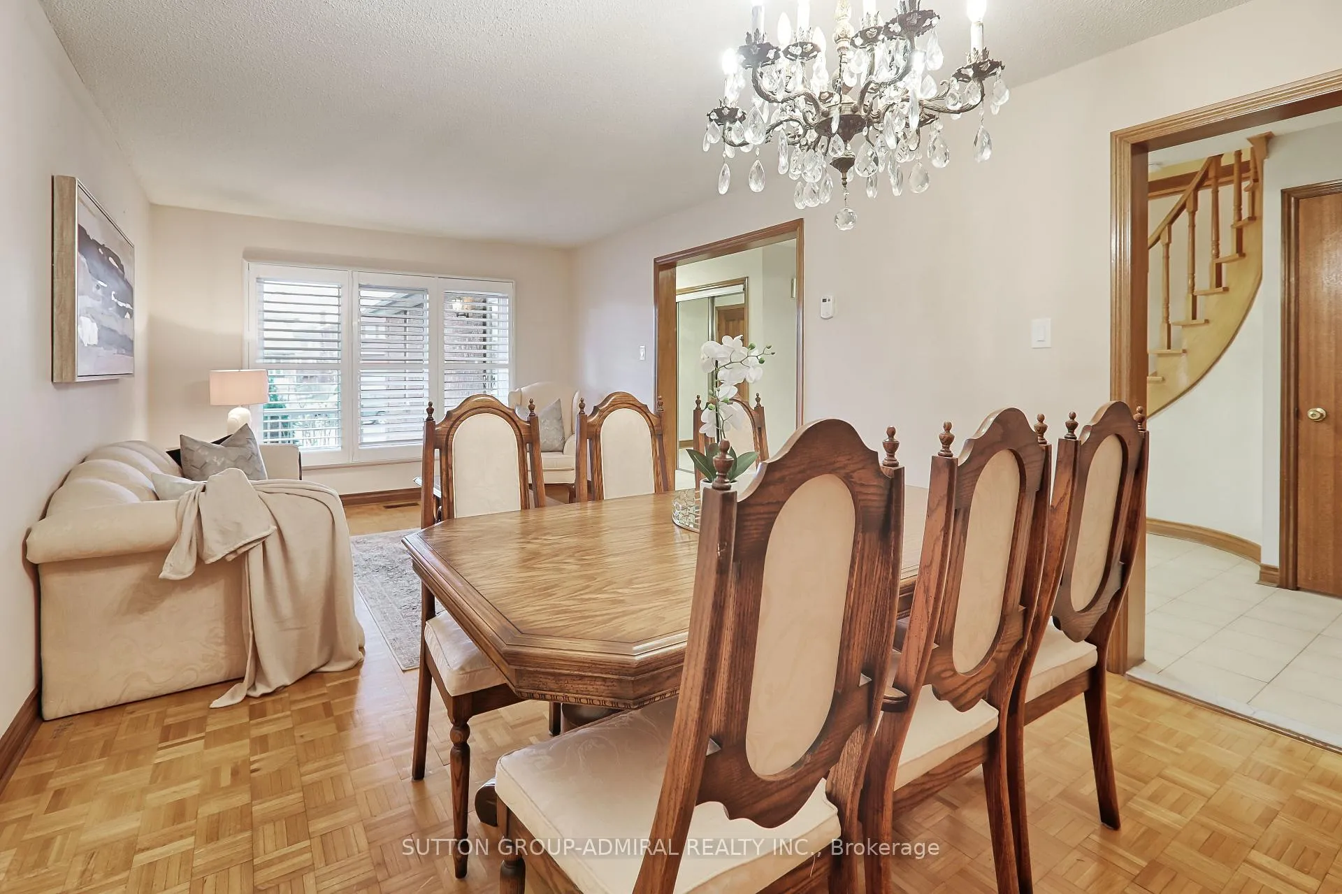 Photo 10 of 143 Adrianno Crescent, Vaughan, East Woodbridge — HOMEH