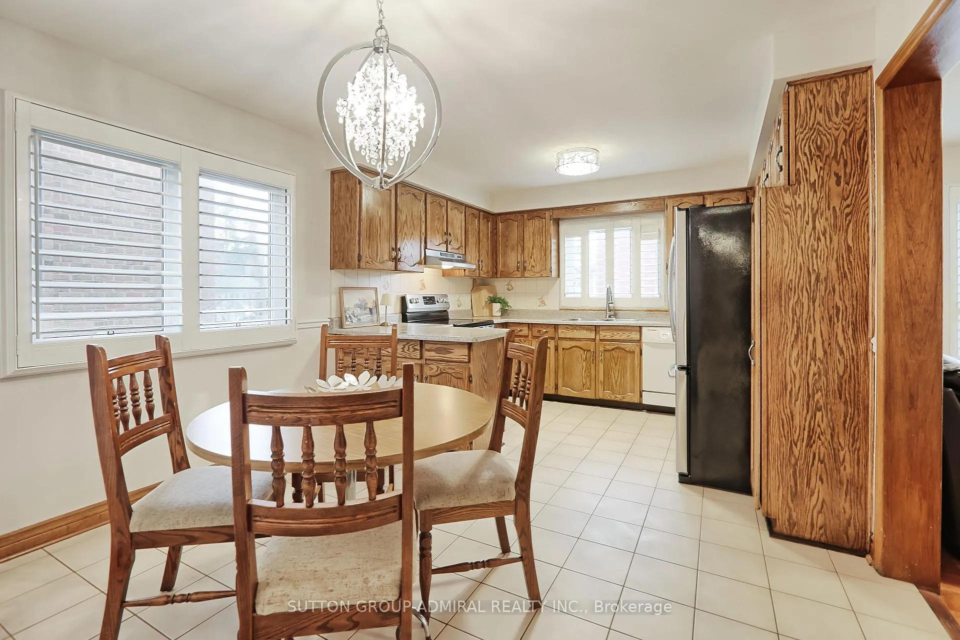 Photo 11 of 143 Adrianno Crescent, Vaughan, East Woodbridge — HOMEH