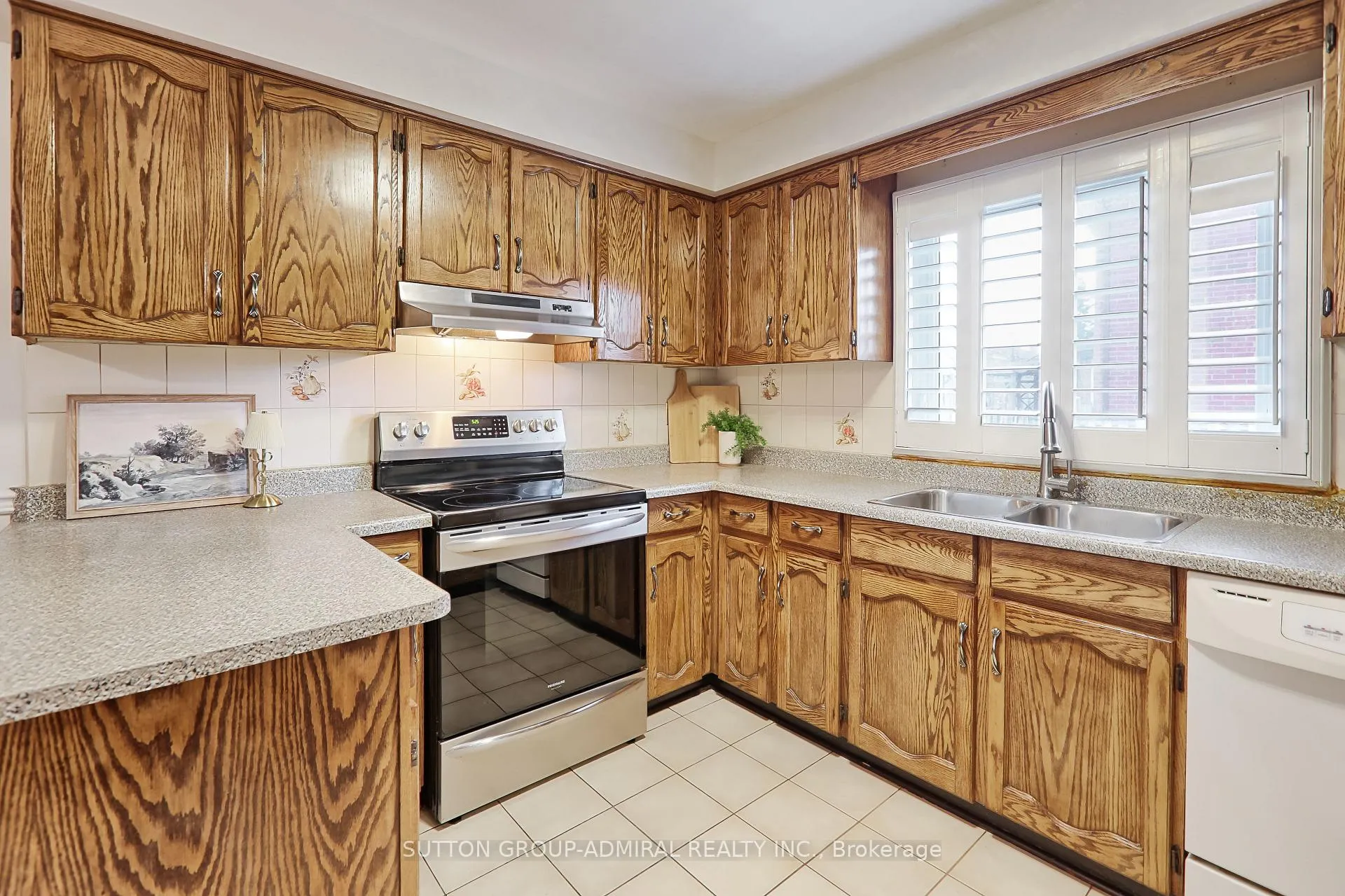 Photo 13 of 143 Adrianno Crescent, Vaughan, East Woodbridge — HOMEH