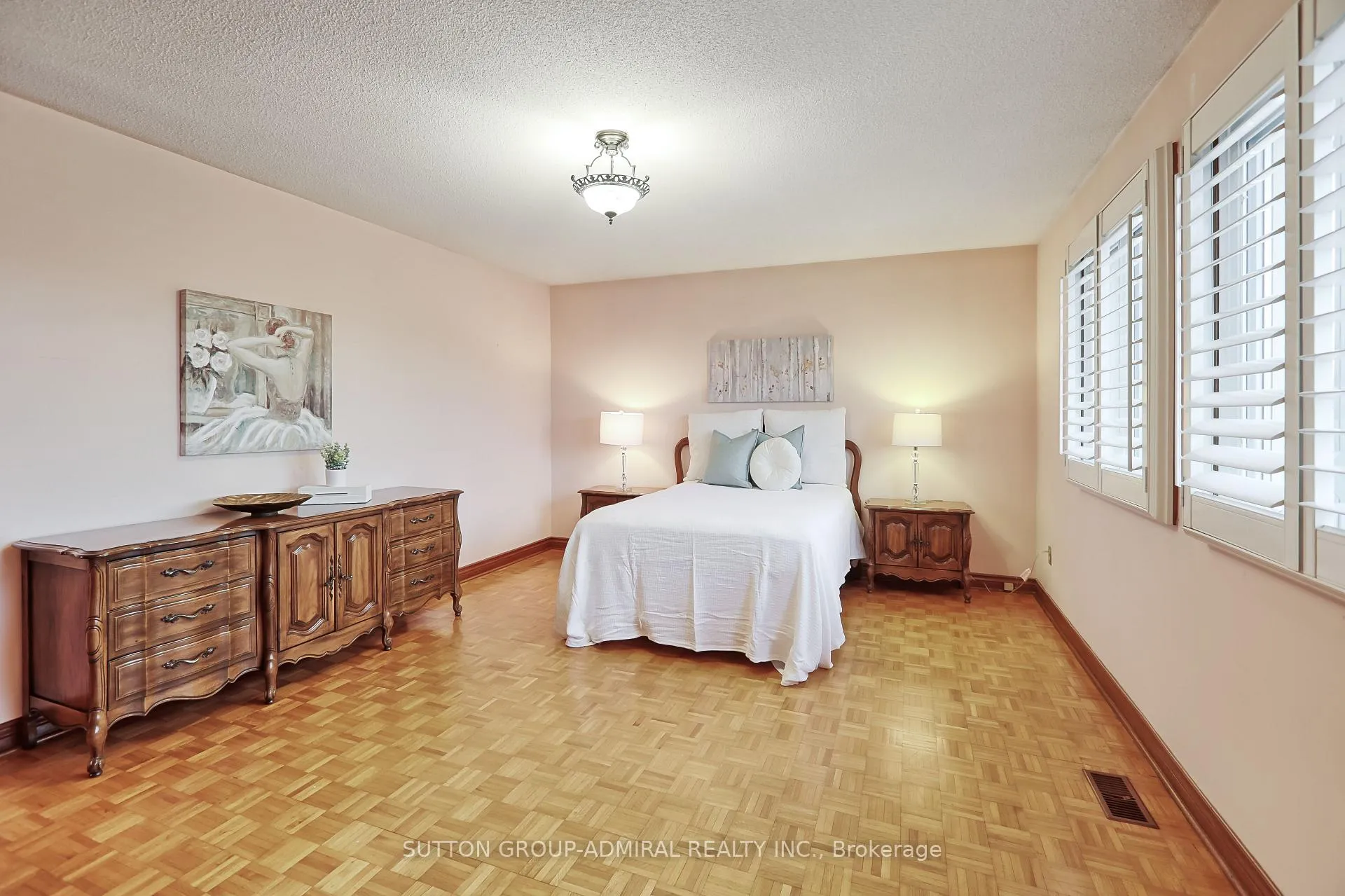 Photo 20 of 143 Adrianno Crescent, Vaughan, East Woodbridge — HOMEH
