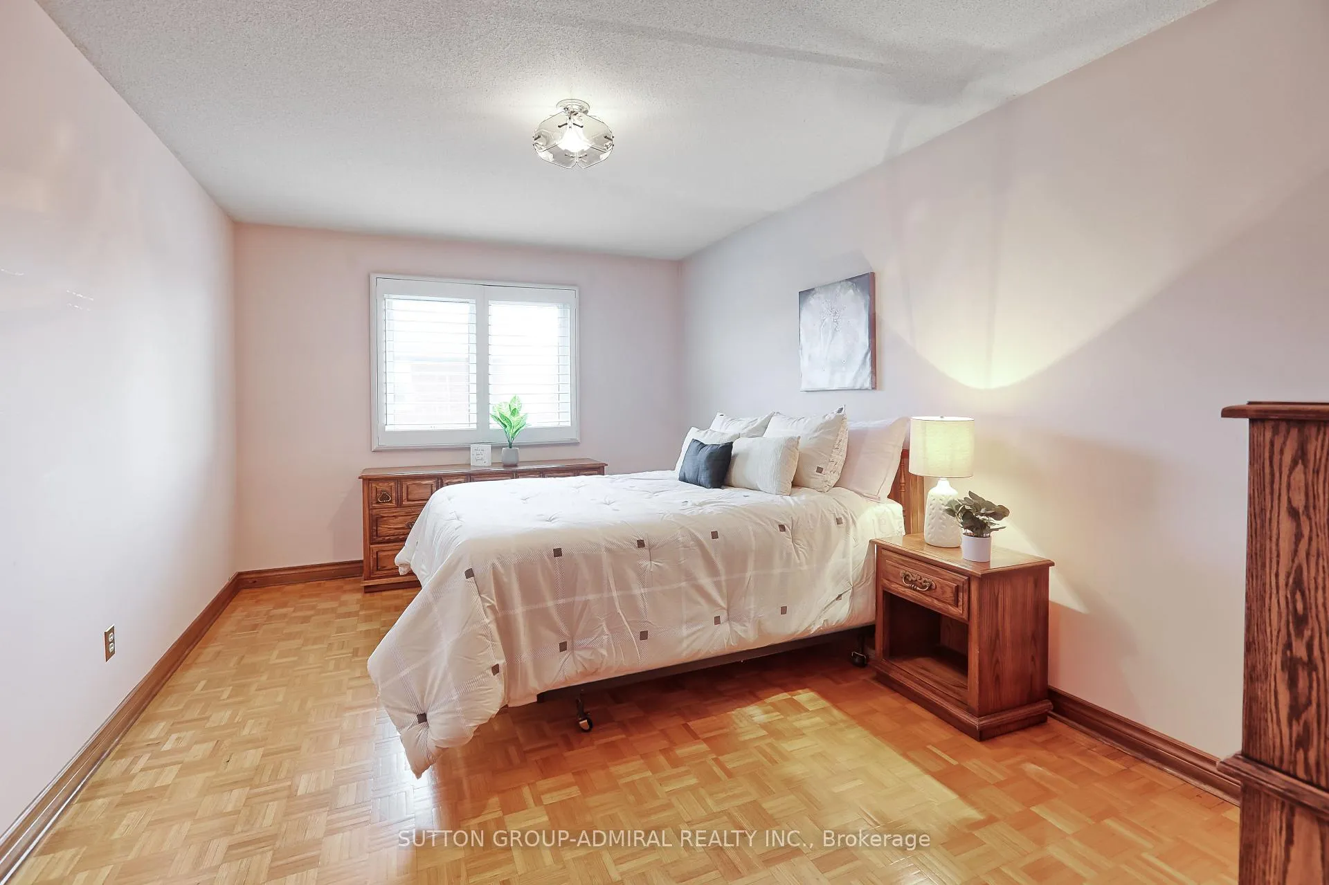 Photo 23 of 143 Adrianno Crescent, Vaughan, East Woodbridge — HOMEH