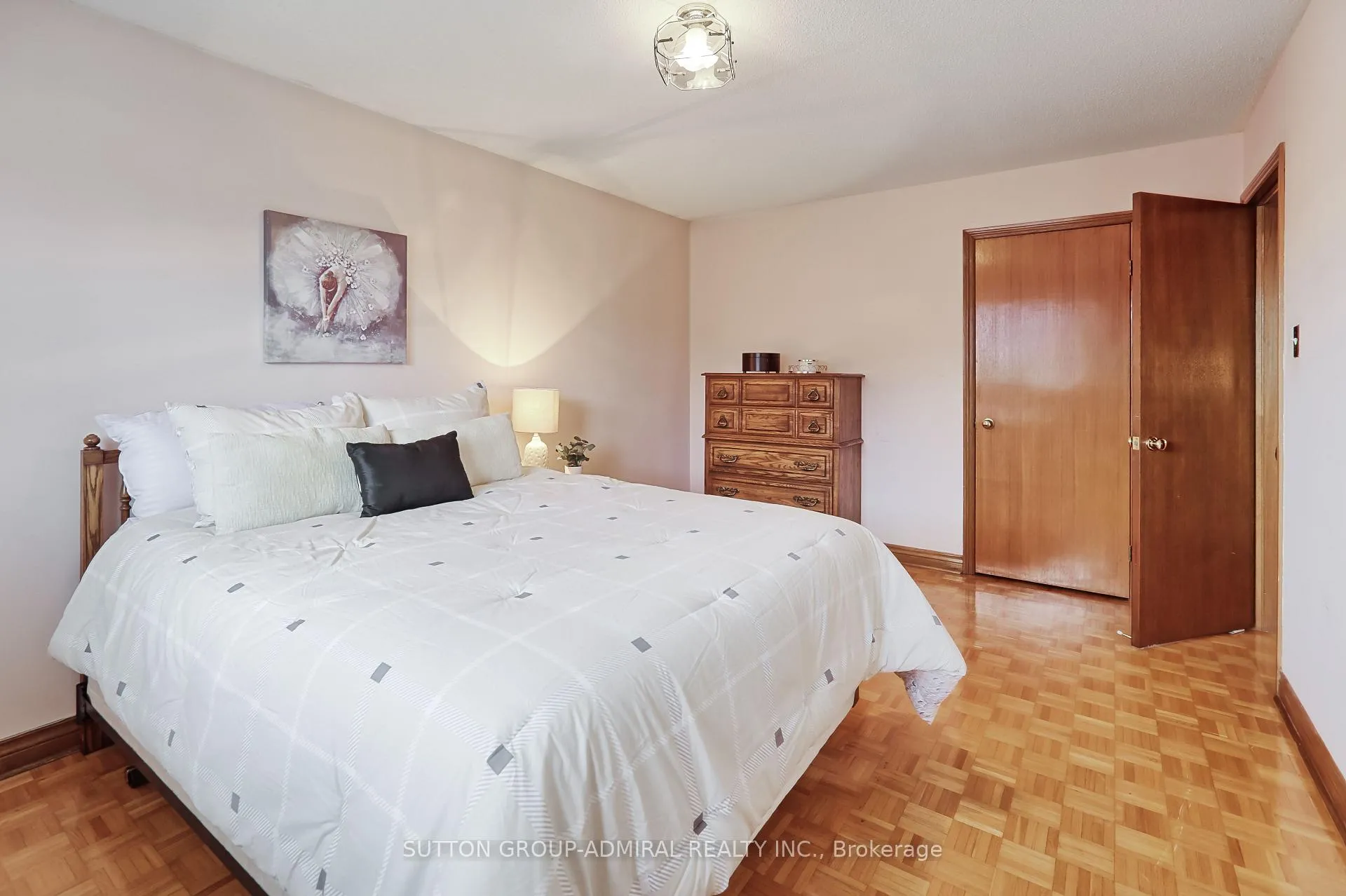 Photo 24 of 143 Adrianno Crescent, Vaughan, East Woodbridge — HOMEH