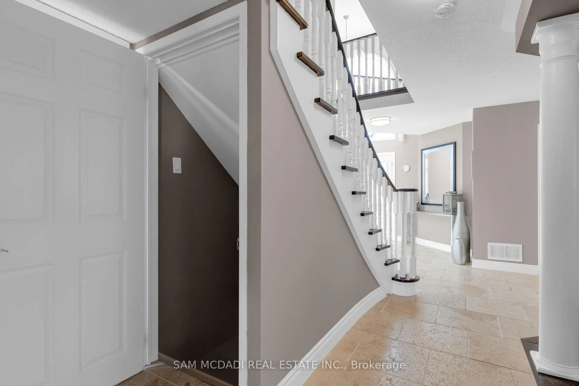 Photo 14 of 17 Robinson Road, Halton Hills, Georgetown — HOMEH