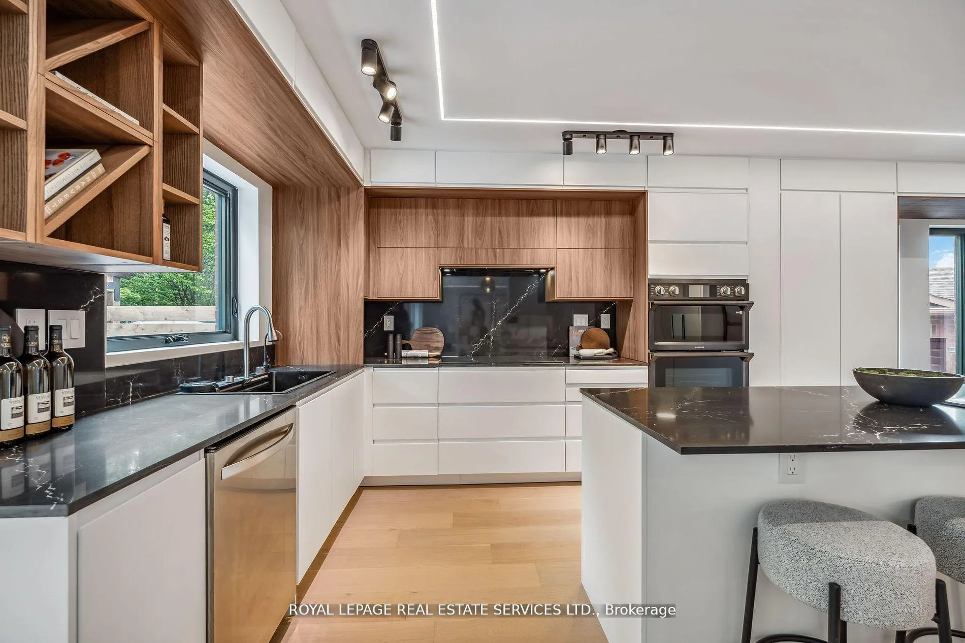 Photo 9 of 1657 Glenvista Drive, Oakville, Joshua Creek — HOMEH
