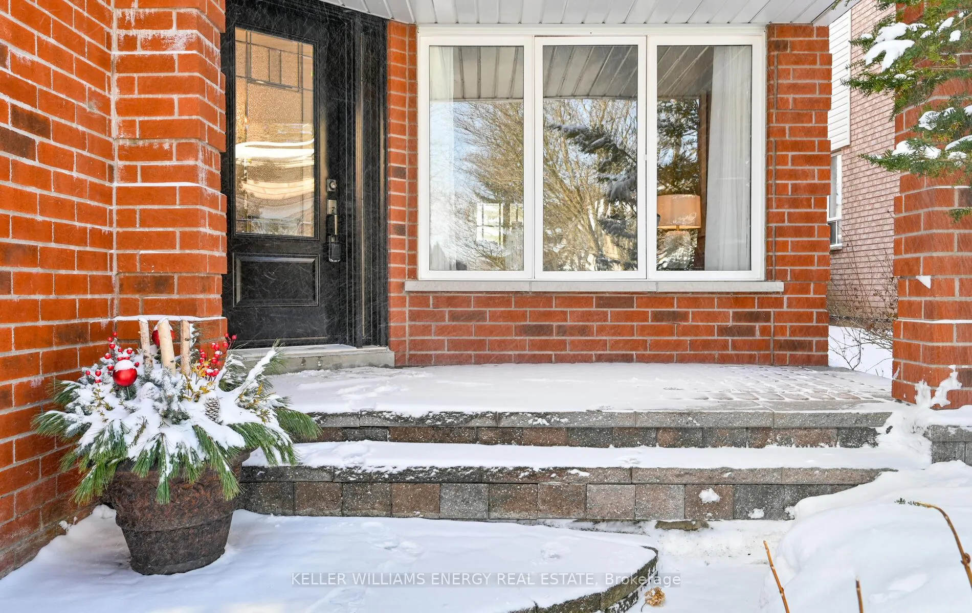 Photo 5 of 48 Wetherburn Drive, Whitby, Williamsburg — HOMEH