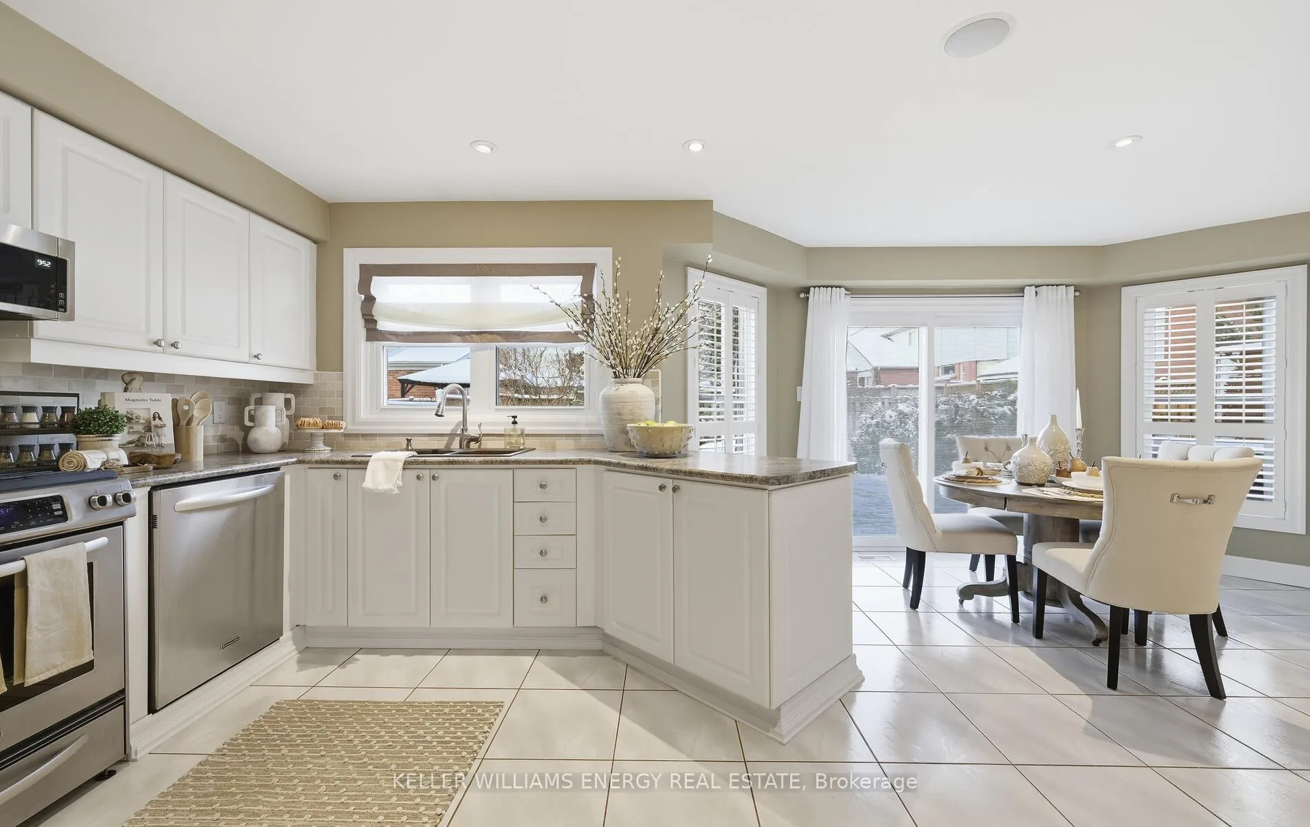 Photo 11 of 48 Wetherburn Drive, Whitby, Williamsburg — HOMEH