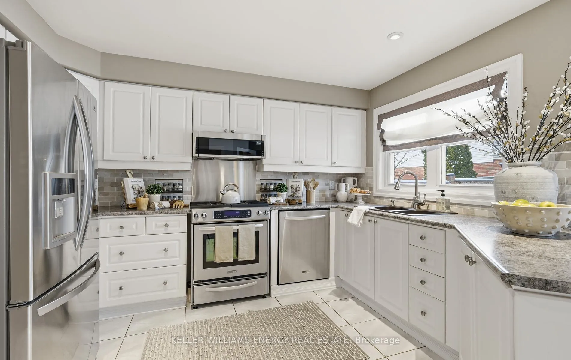 Photo 12 of 48 Wetherburn Drive, Whitby, Williamsburg — HOMEH