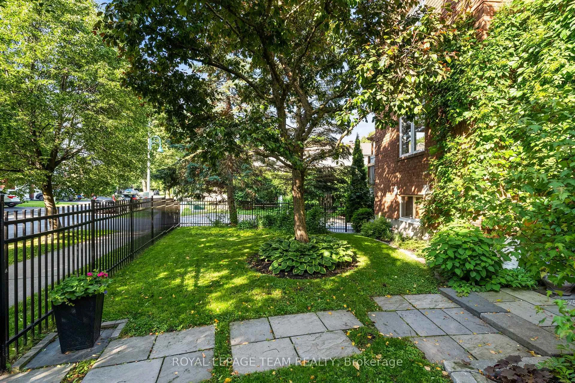 Photo 33 of 48 Colchester Square, Ottawa, Kanata - Beaverbrook — HOMEH