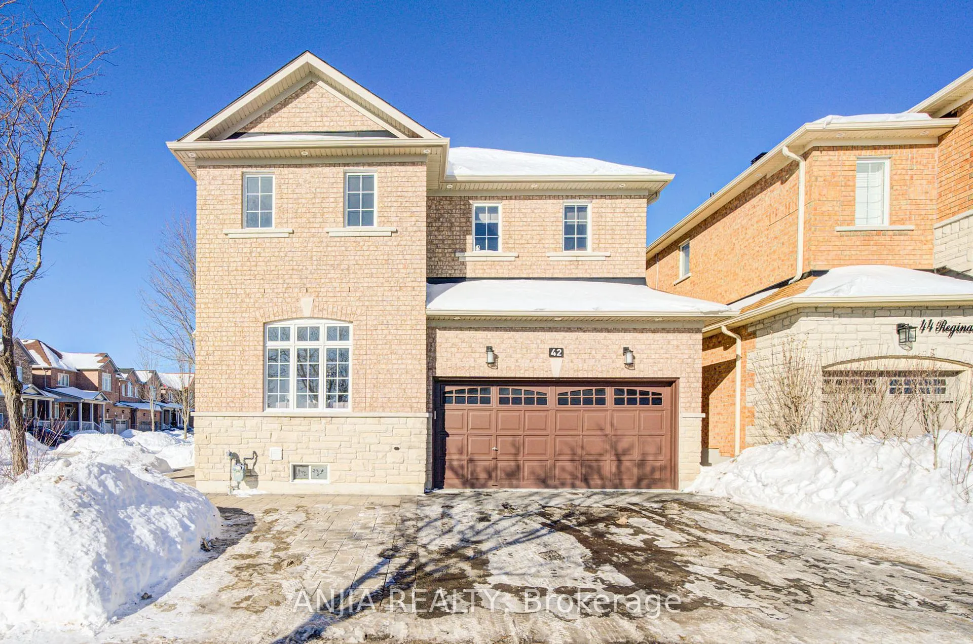 Photo 5 of 42 Reginald Lamb Crescent, Markham, Box Grove — HOMEH