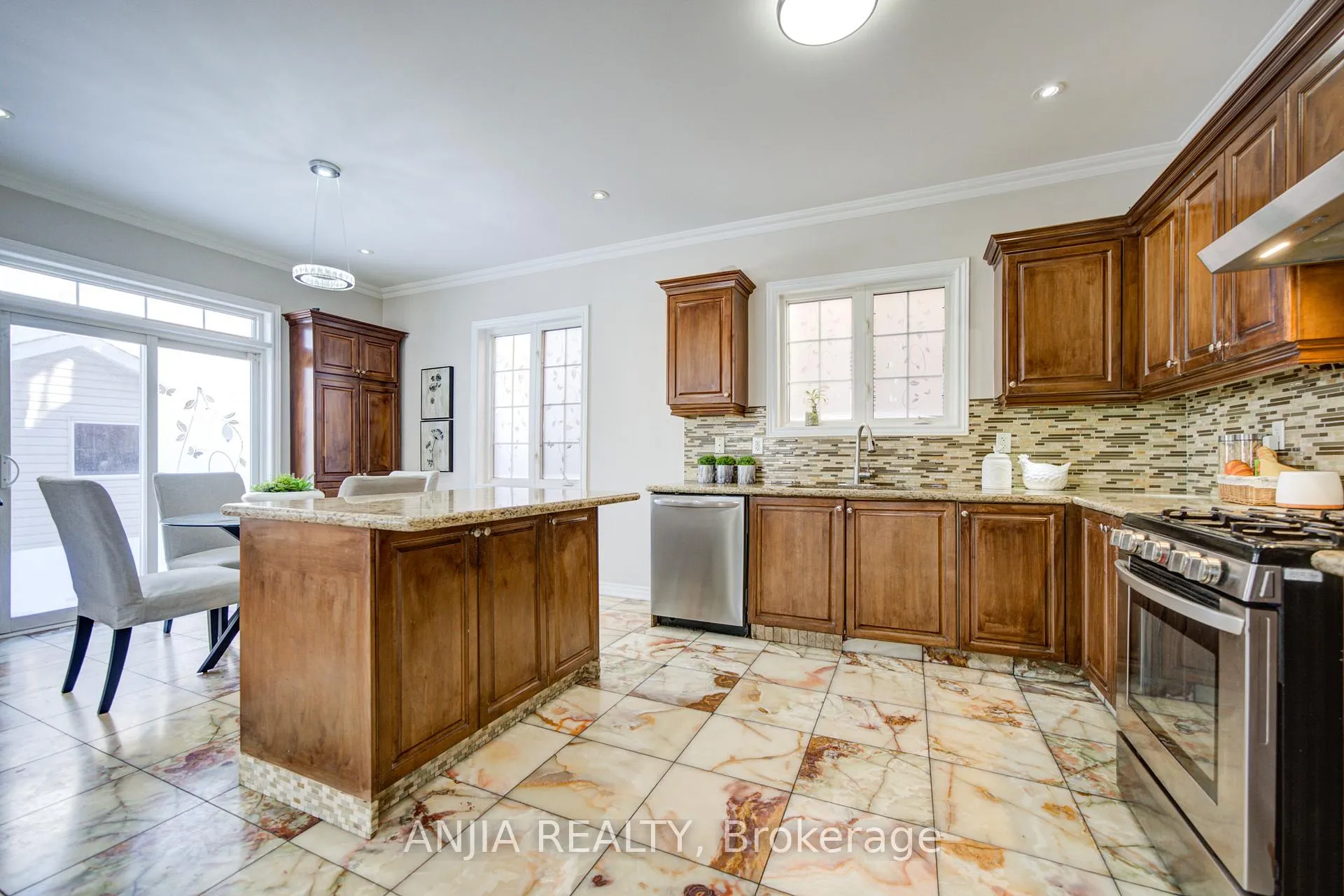 Photo 16 of 42 Reginald Lamb Crescent, Markham, Box Grove — HOMEH