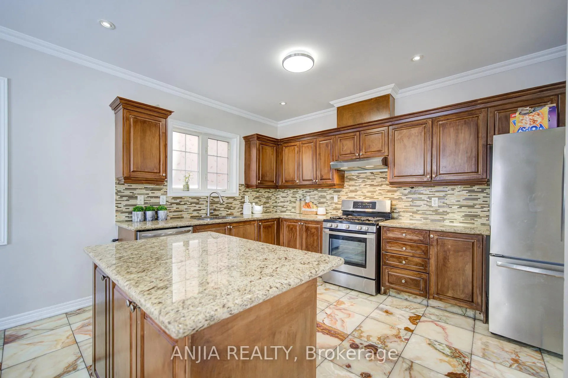 Photo 17 of 42 Reginald Lamb Crescent, Markham, Box Grove — HOMEH