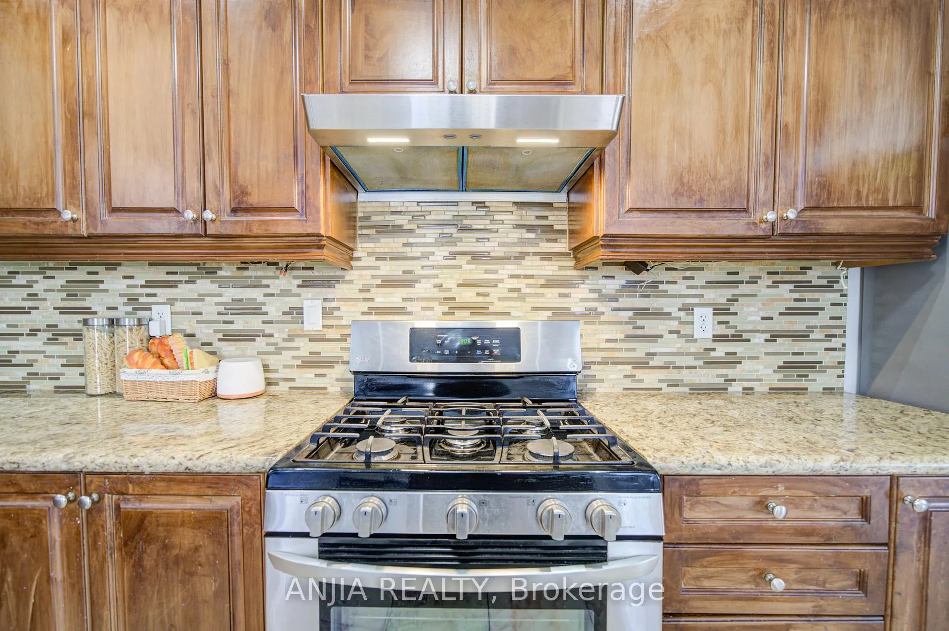 Photo 18 of 42 Reginald Lamb Crescent, Markham, Box Grove — HOMEH