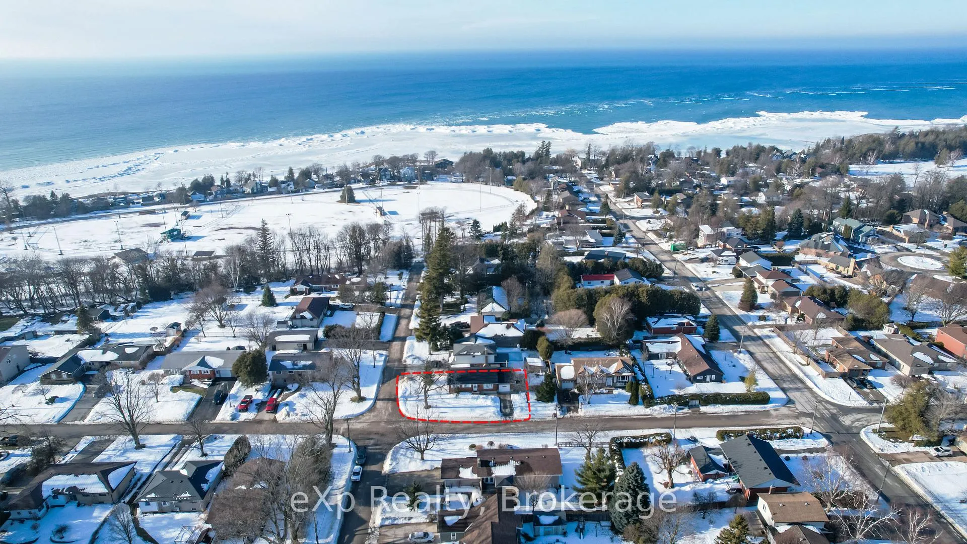 Photo 3 of 1082 West Street, Kincardine — HOMEH