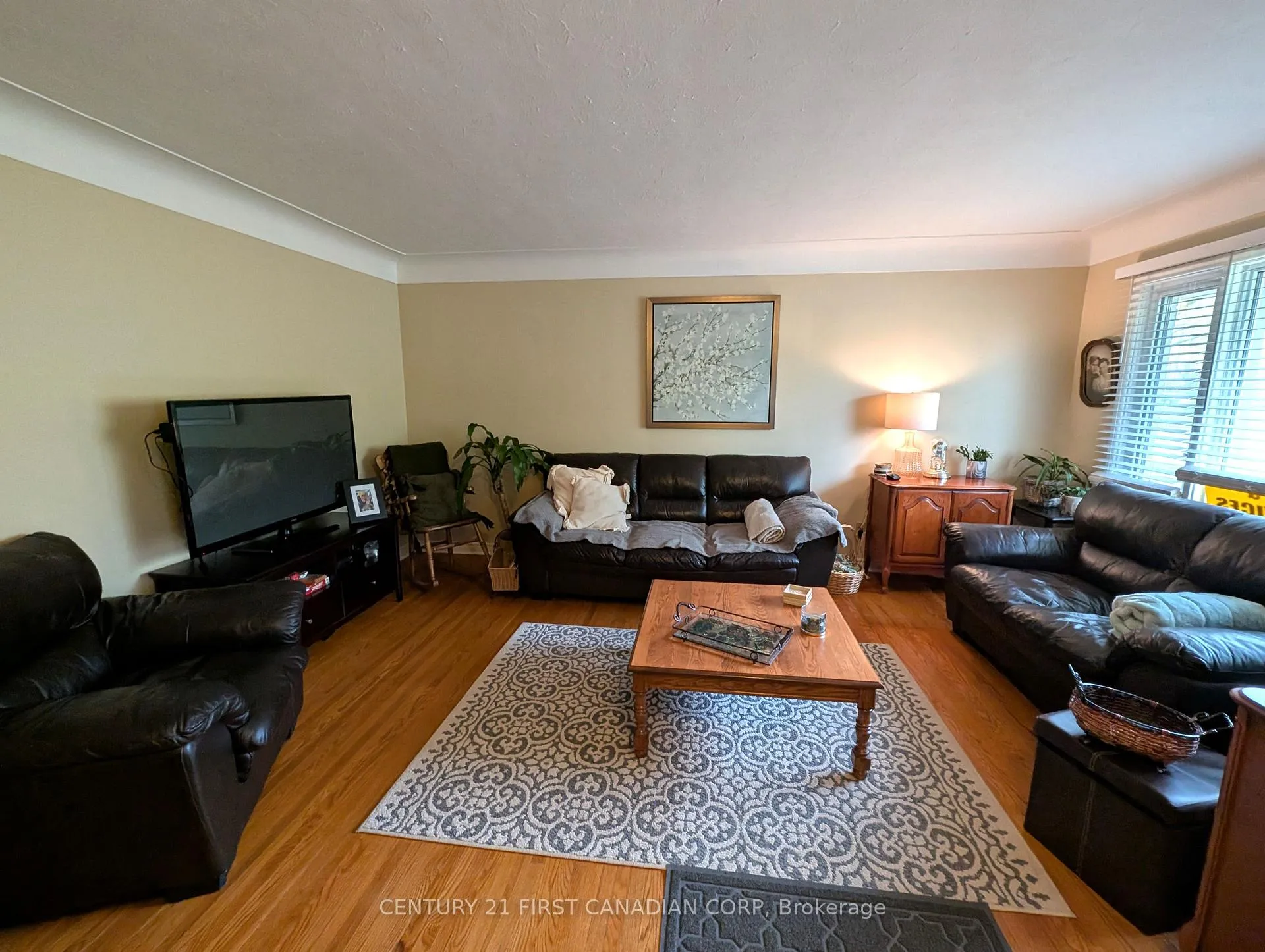 Photo 2 of 336 Drury Lane, Strathroy-Caradoc, NW — HOMEH