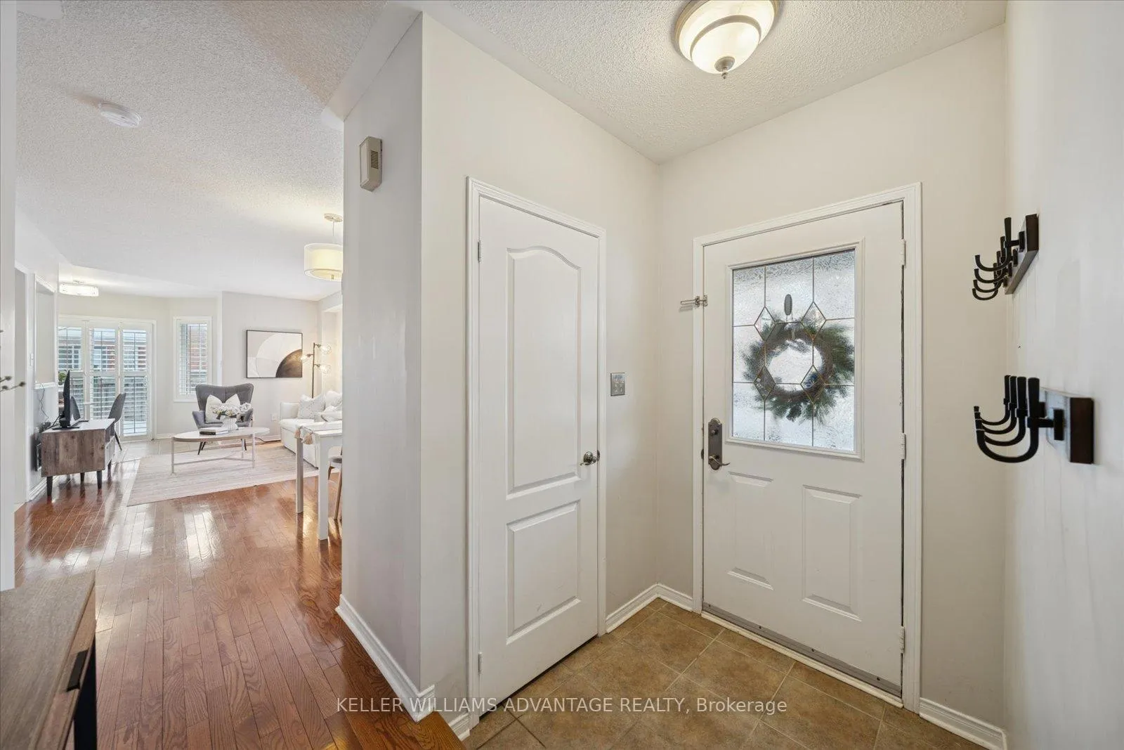 Photo 5 of 90 Collis Drive, Aurora, Bayview Northeast — HOMEH