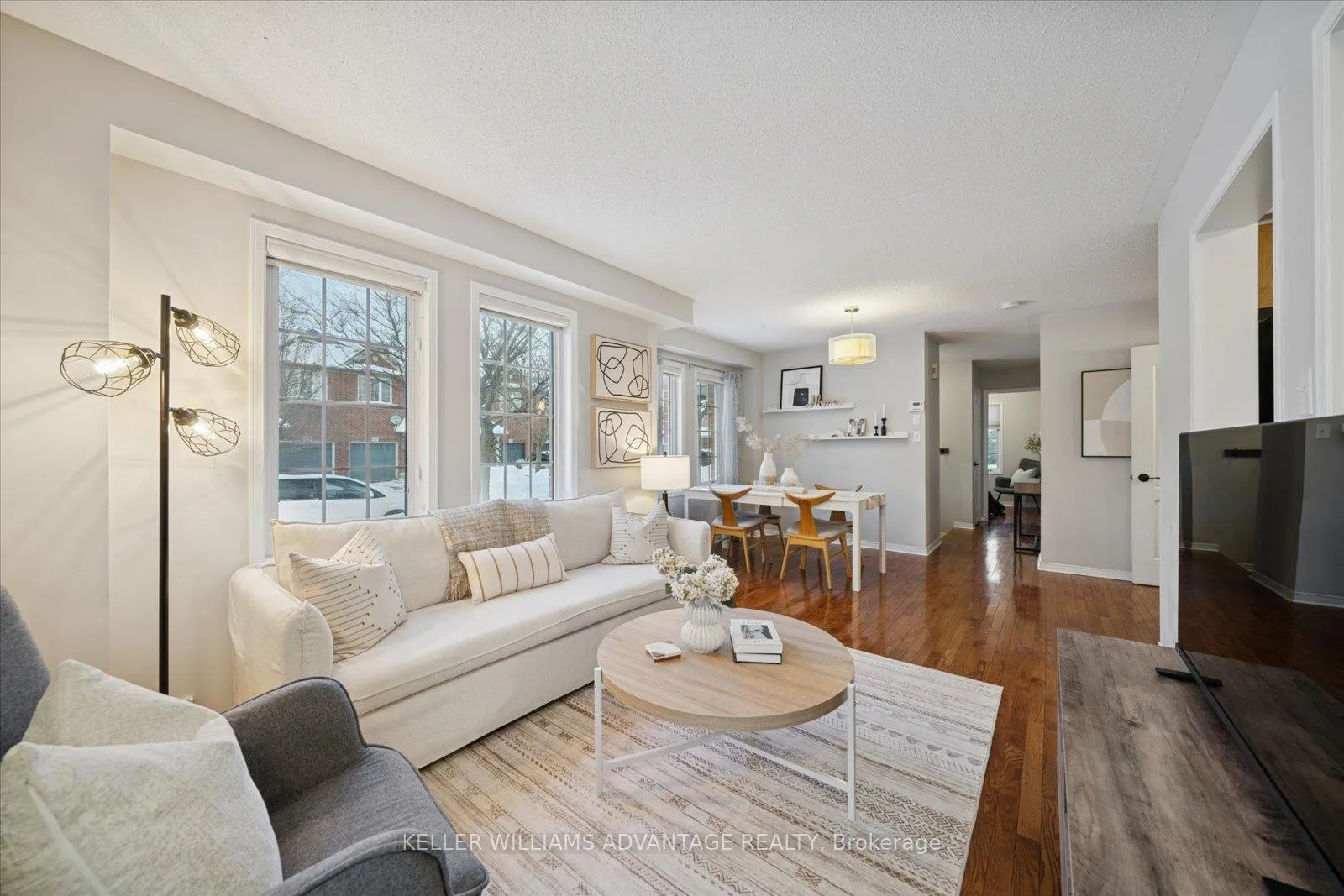 Photo 8 of 90 Collis Drive, Aurora, Bayview Northeast — HOMEH