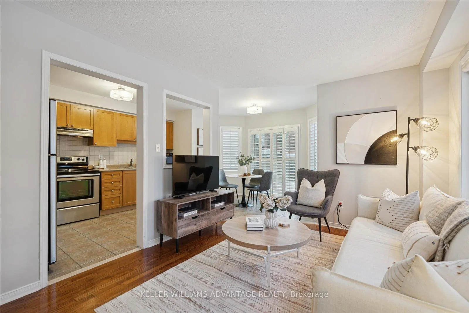 Photo 9 of 90 Collis Drive, Aurora, Bayview Northeast — HOMEH