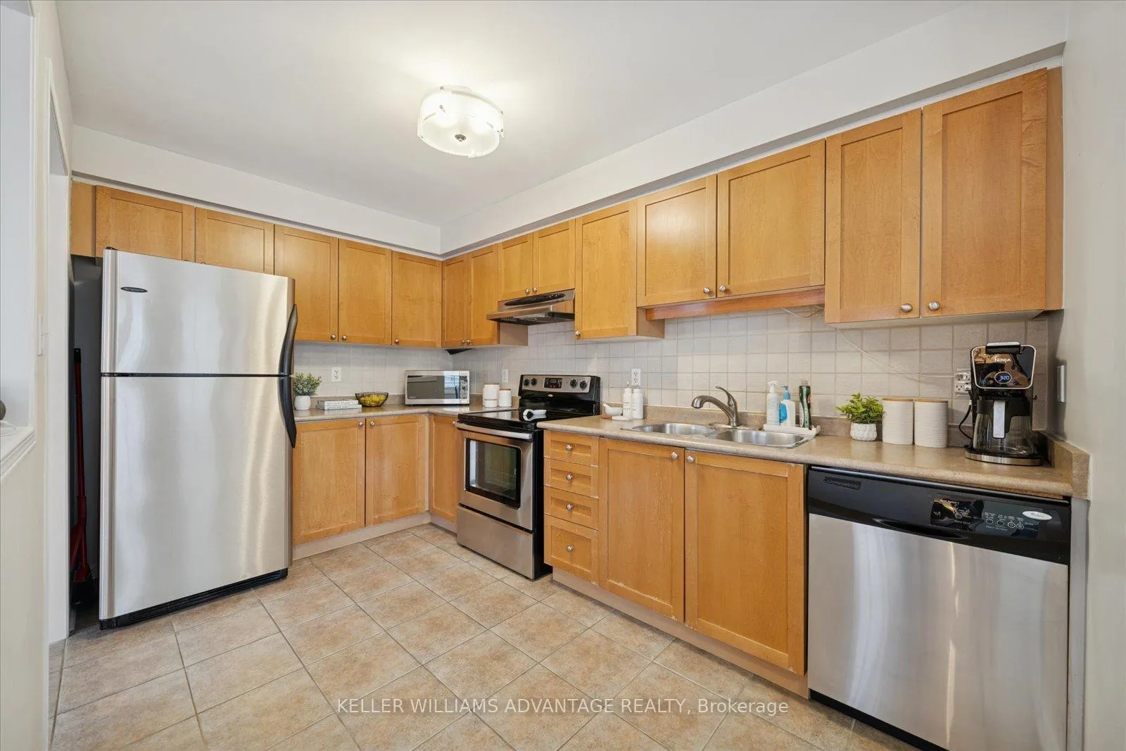 Photo 10 of 90 Collis Drive, Aurora, Bayview Northeast — HOMEH