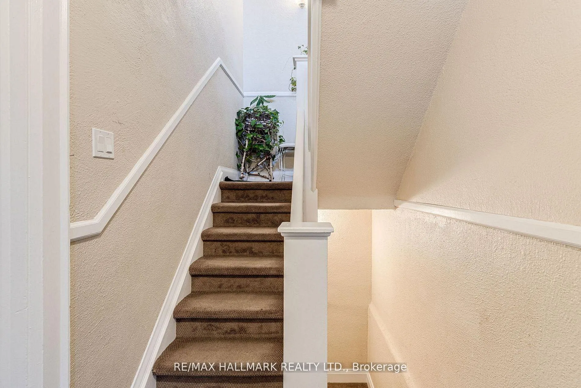 Photo 3 of 327 Vaughan Road, Toronto, Humewood-Cedarvale — HOMEH