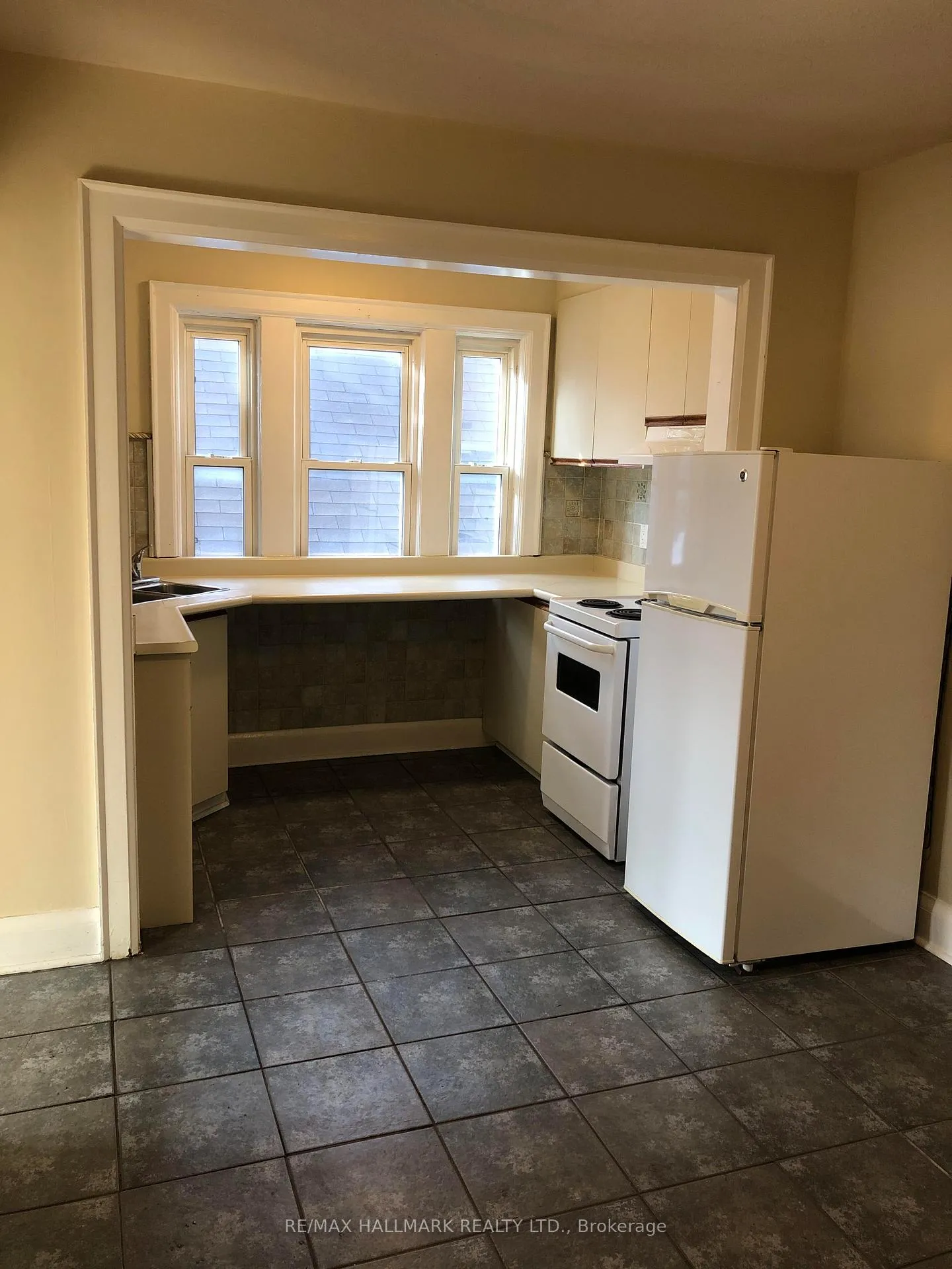 Photo 10 of 327 Vaughan Road, Toronto, Humewood-Cedarvale — HOMEH