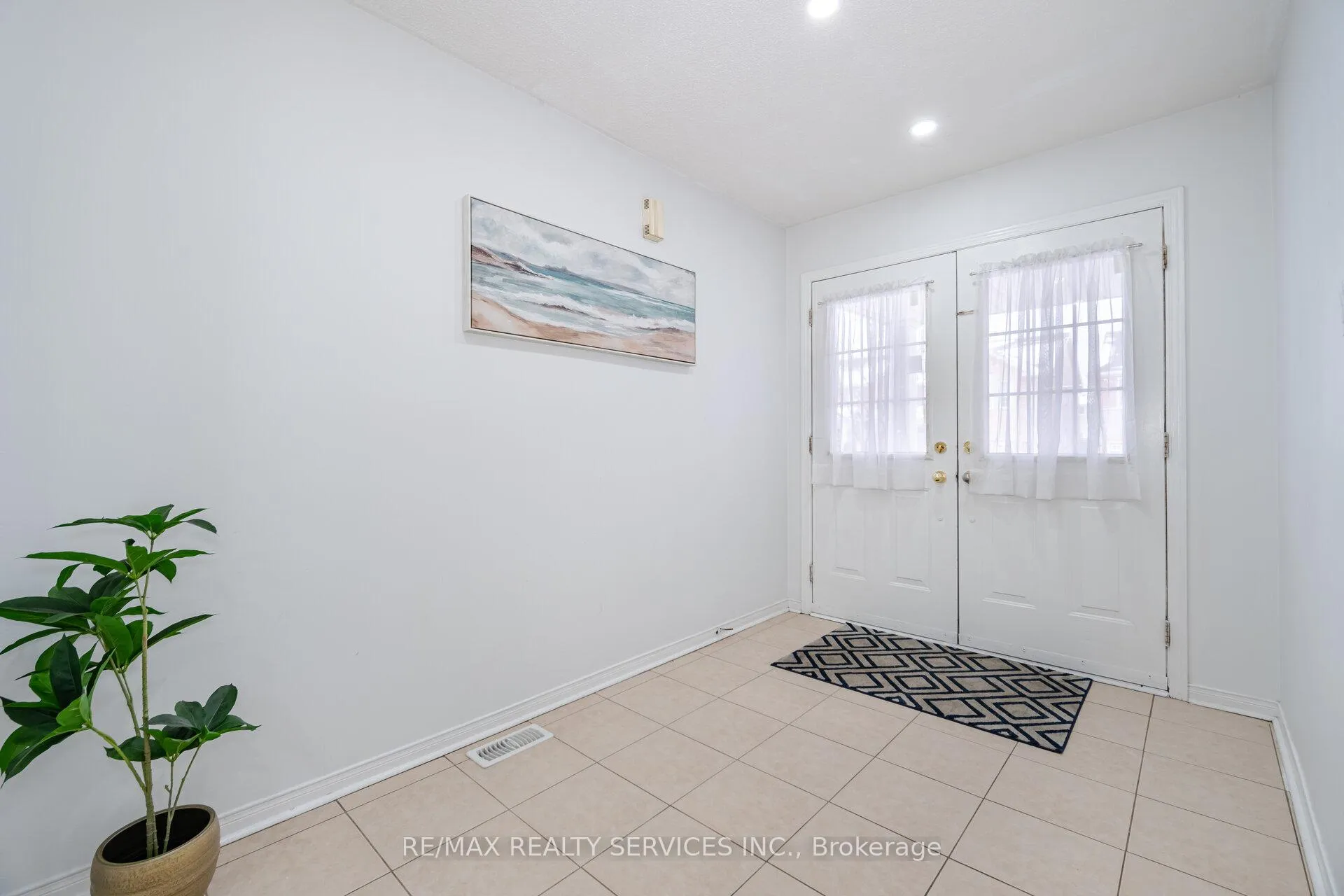 Photo 3 of 28 Wildsky Road, Brampton, Fletcher's Creek South — HOMEH