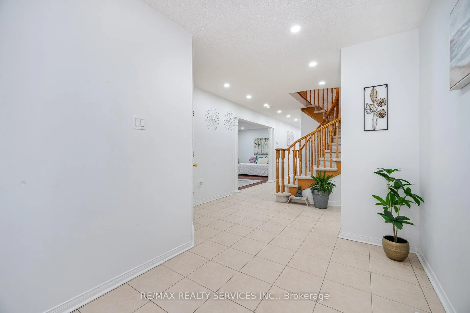 Photo 4 of 28 Wildsky Road, Brampton, Fletcher's Creek South — HOMEH