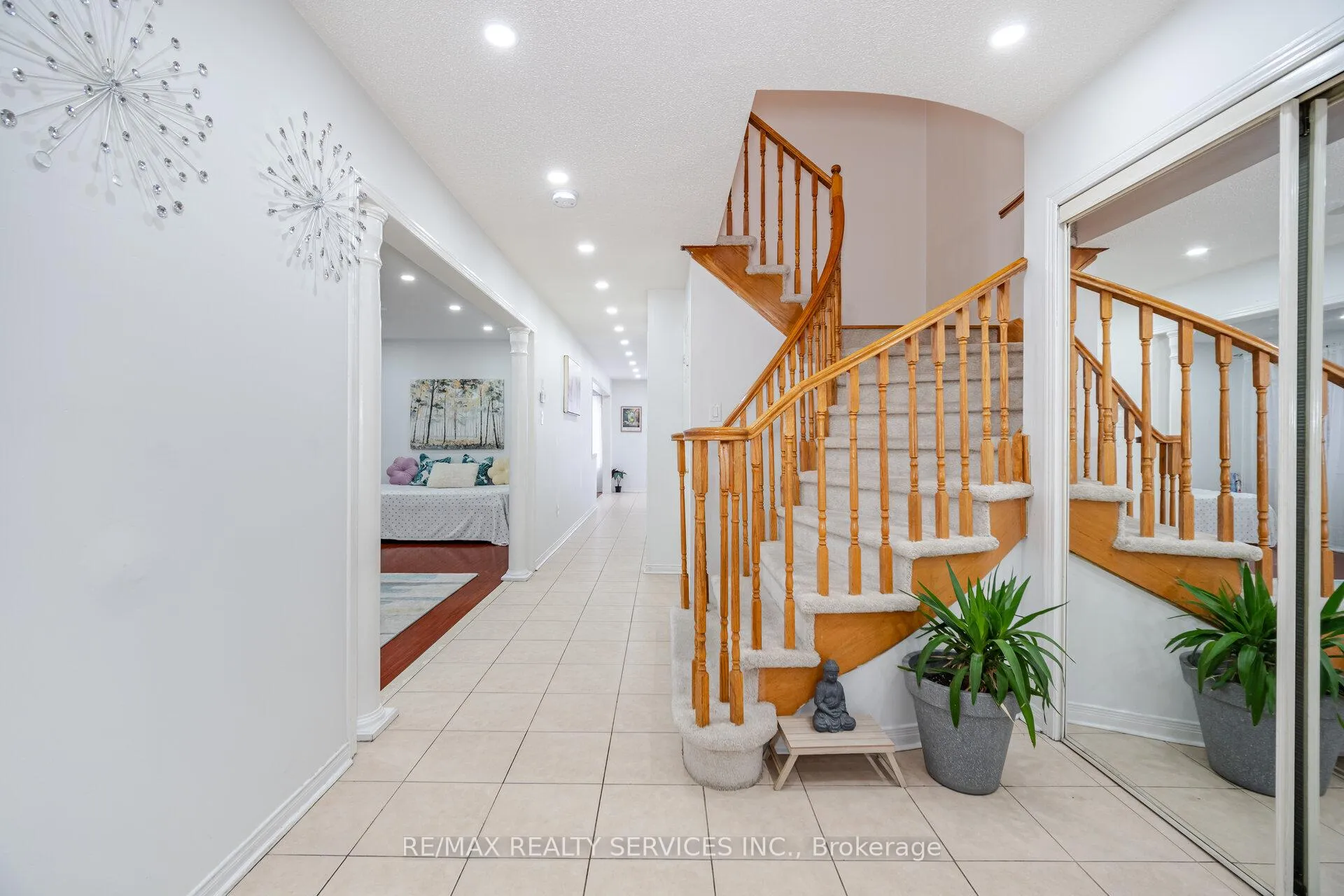 Photo 5 of 28 Wildsky Road, Brampton, Fletcher's Creek South — HOMEH