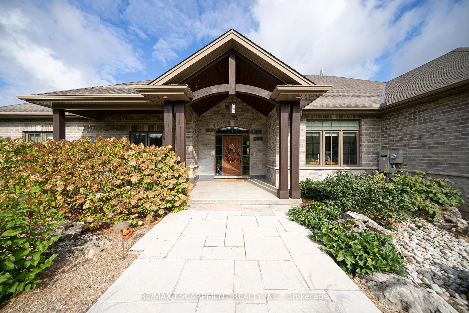 Photo 3 of 523 Blue Lake Road, Brant, South Dumfries — HOMEH