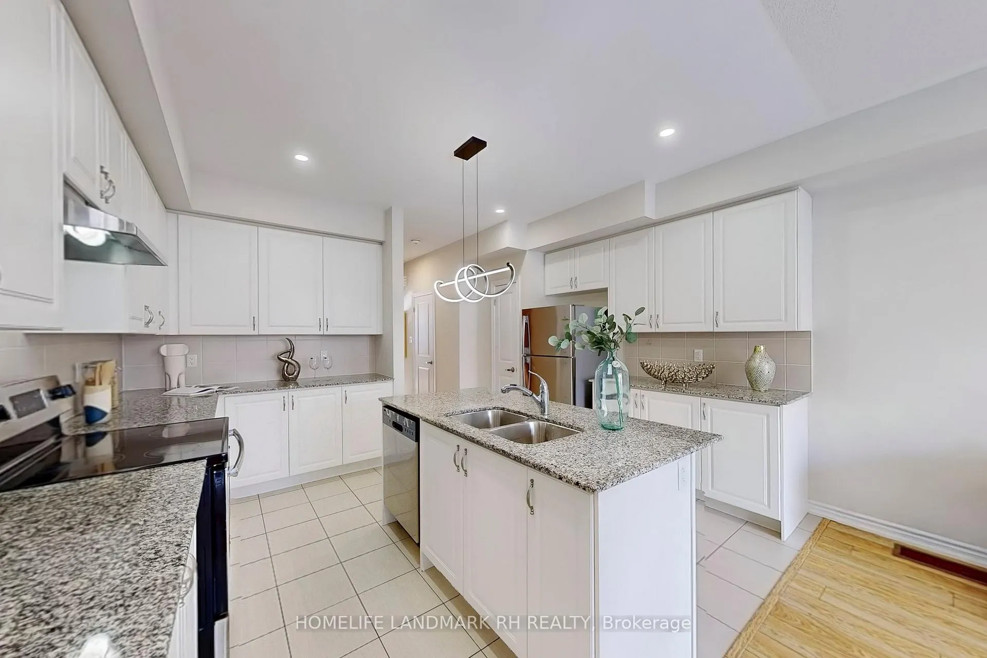 Photo 11 of 22 Robert Joffre Leet Avenue, Markham, Cornell — HOMEH