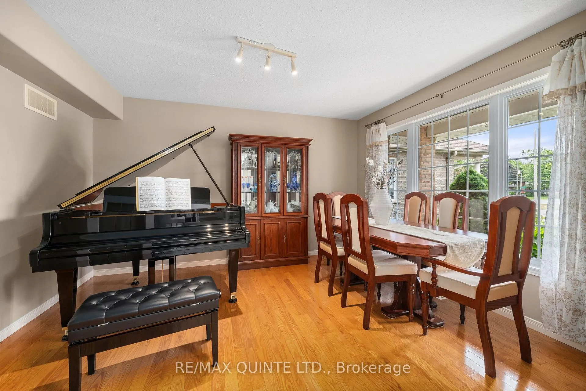 Photo 7 of 14 Hilton Place, Belleville, Belleville Ward — HOMEH