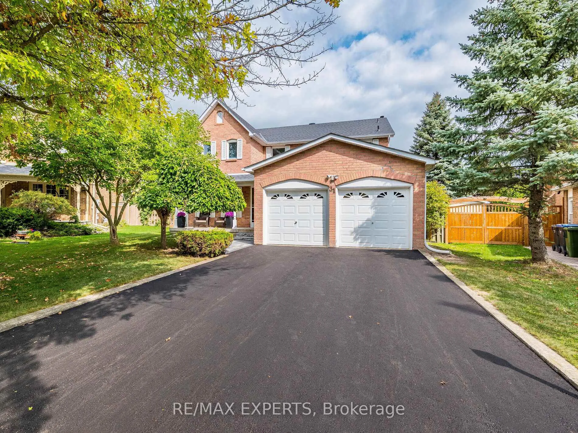 Photo 2 of 31 Mccabe Crescent, Caledon, Bolton North — HOMEH